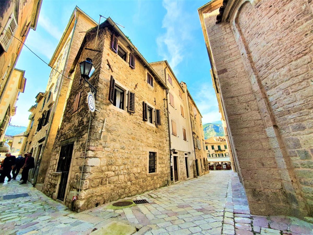 St.Tripun Apartment Kotor Buitenkant foto