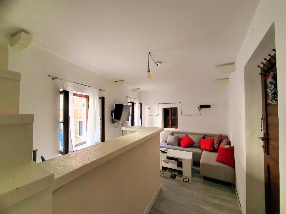 St.Tripun Apartment Kotor Buitenkant foto