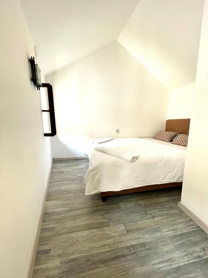 St.Tripun Apartment Kotor Buitenkant foto
