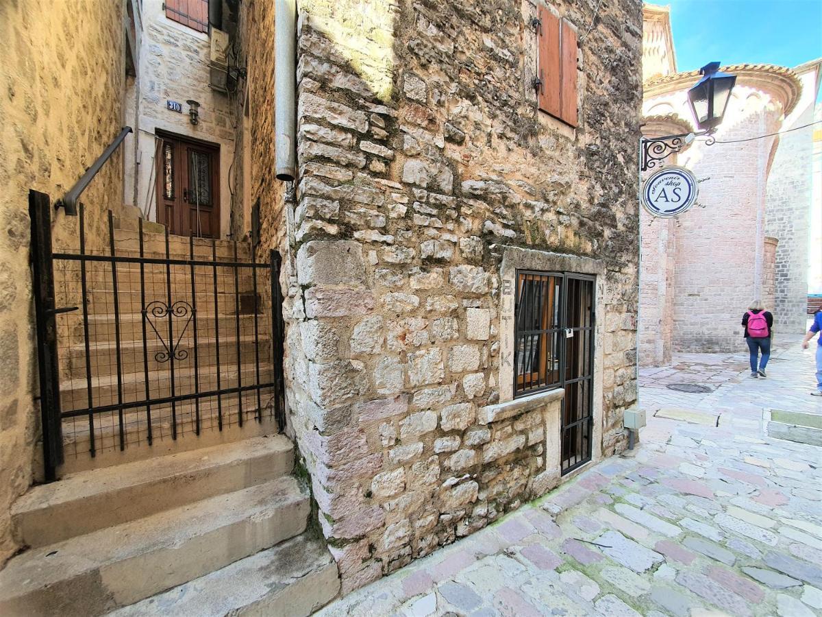St.Tripun Apartment Kotor Buitenkant foto