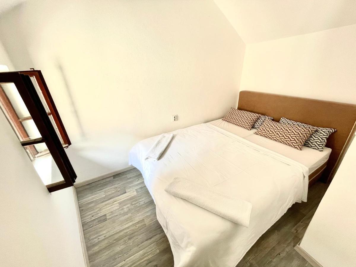 St.Tripun Apartment Kotor Buitenkant foto