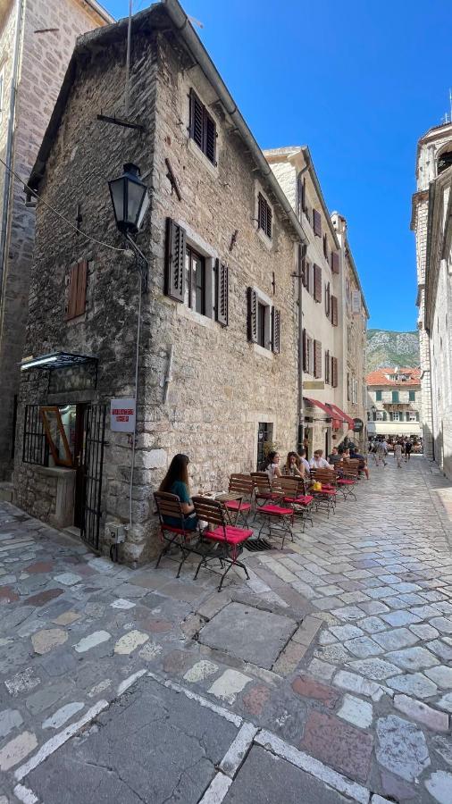 St.Tripun Apartment Kotor Buitenkant foto